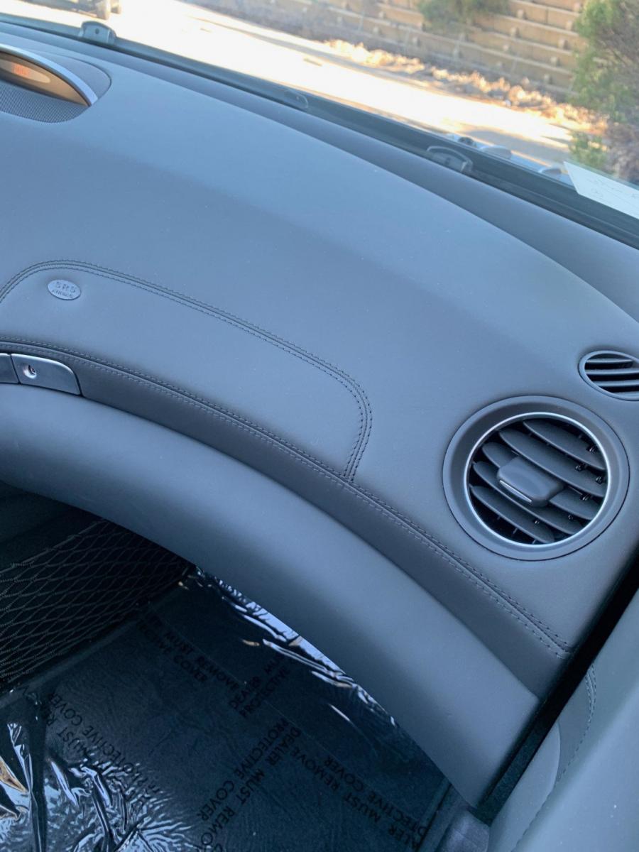 Детали интерьера Mercedes-Benz SL600 (R230) 2007 года  (фото 75 из 189)